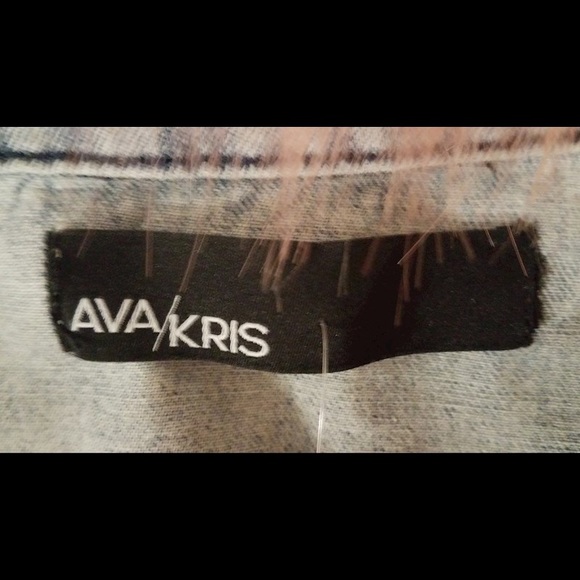 Ava/Kris distressed jean jacket w/ fox fur collar - Picture 3 of 6